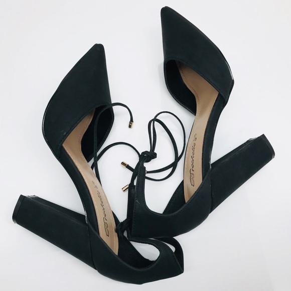 Breckelle’s Point Toe Black High Heels - Picture 7 of 11